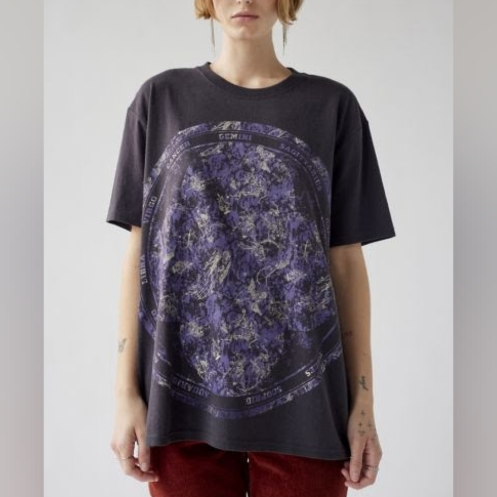 NWOT Urban Outfitters Zodiac Graphic Tee, Size Medium/Large
